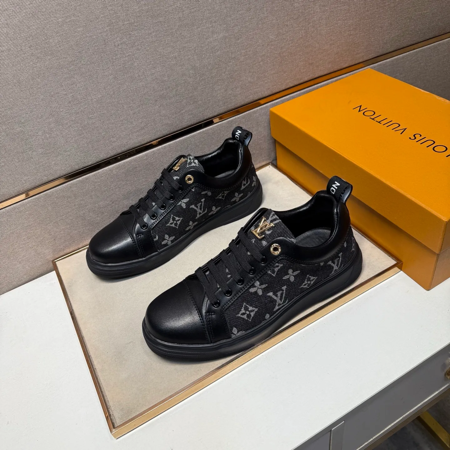 ⬛️Men's shoes 💰p400 [LV～] Men's casual shoes 2025z cabinet sales simultaneously 🔶Size: 38-44#️⃣ 🔷3 colors🔜The upper is made of multi-material splicing ➕Genuine leather lining, comfortable and breathable, sole: original comfortable and wear-resistant outsole, ⚠️real thing📱photographed🎬real thing is better📢📢📢